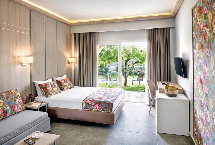 Alexandra Beach Spa Resort - Wohnbeispiel Doppelzimmer Deluxe Gartenblick (Zimmercodierung DDG)
