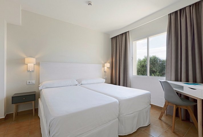 AluaSun Mediterráneo - Wohnbeispiel Appartement 1 Schlafzimmer Gartenblick (Zimmercodierung ABG)