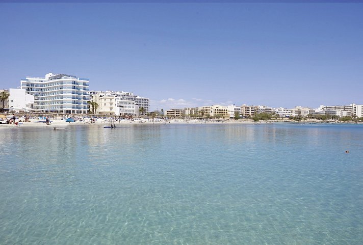 Universal Hotel Perla