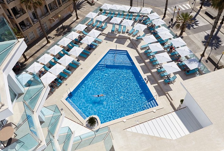 Universal Hotel Perla