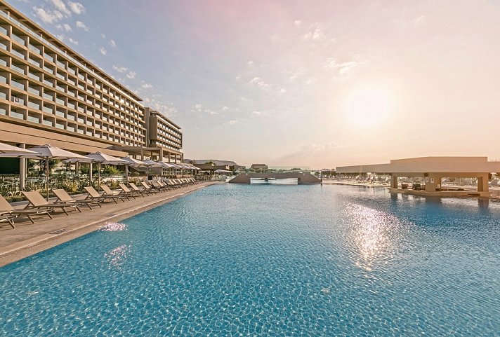 Amada Colossos Resort