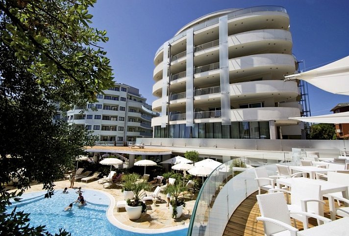 Premier & Suites