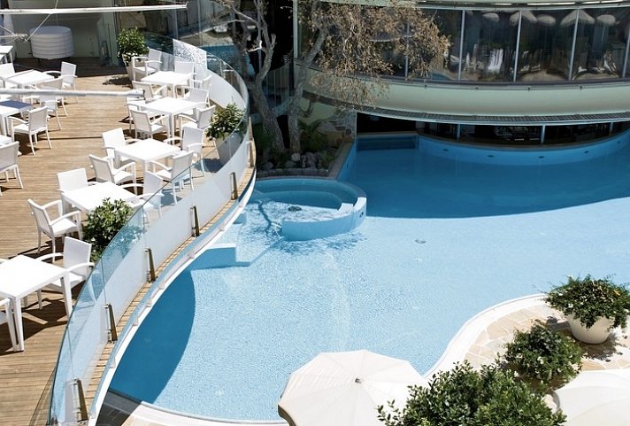 Premier & Suites