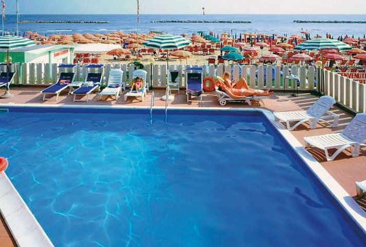 Astoria Beach Hotel