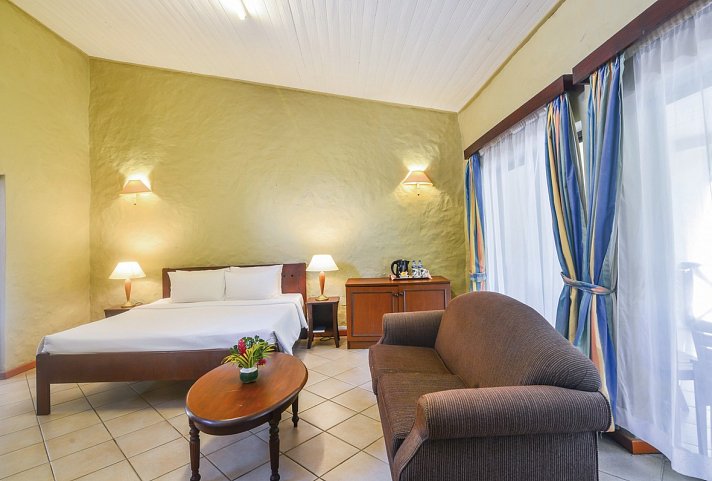 Berjaya Praslin Resort - Wohnbeispiel Deluxe (Zimmercodierungen UD1 & UD8)