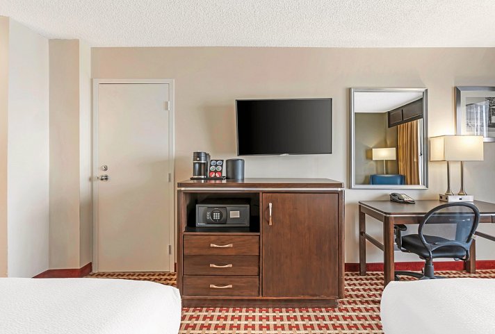 Best Western Plus Grosvenor Airport Hotel