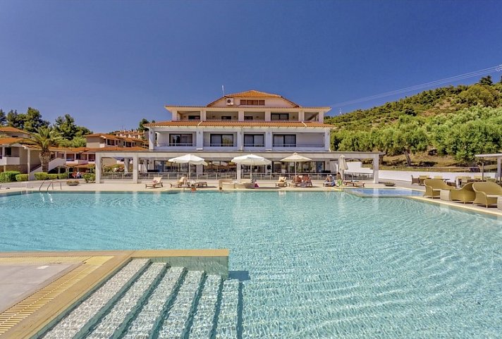 Lagomandra Beach Hotel