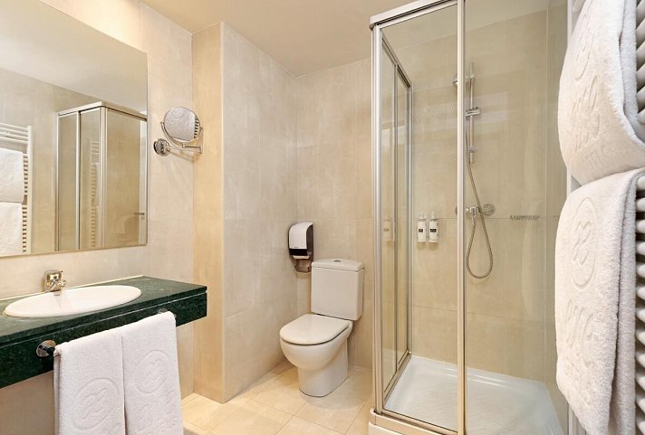 Exe Vienna - Beispiel Bad Doppelzimmer Standard (Zimmercodierung DG1)