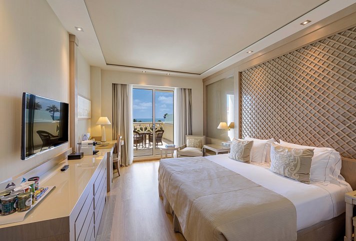 Las Arenas Balneario Resort