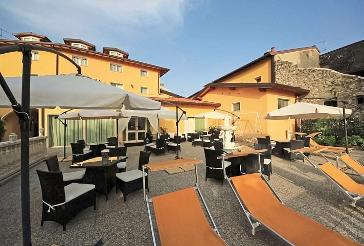 Borgo dei Poeti Wellness Resort - Sonnenterasse