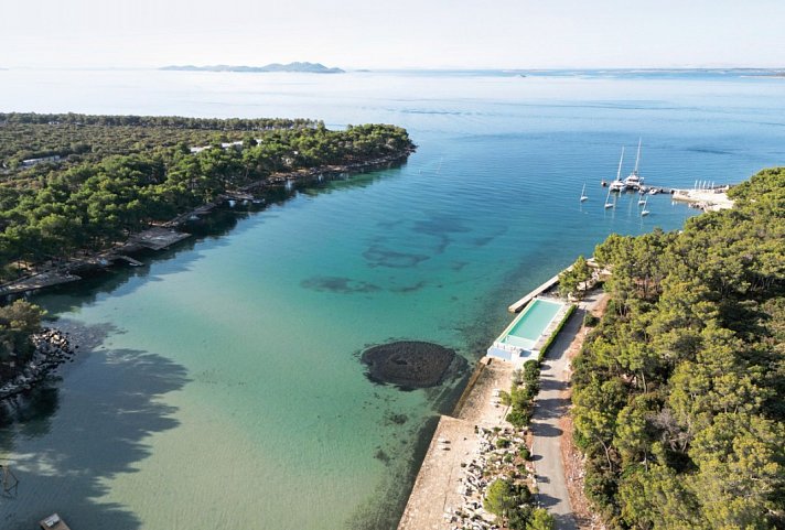 Crvena Luka Resort