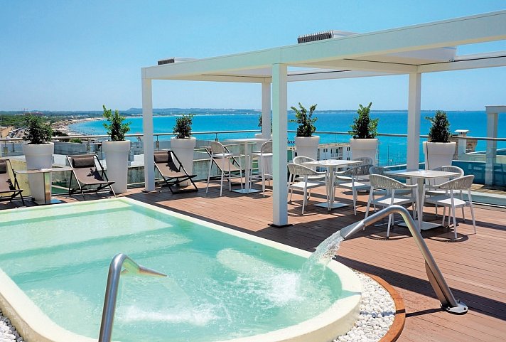 M & F Hotel