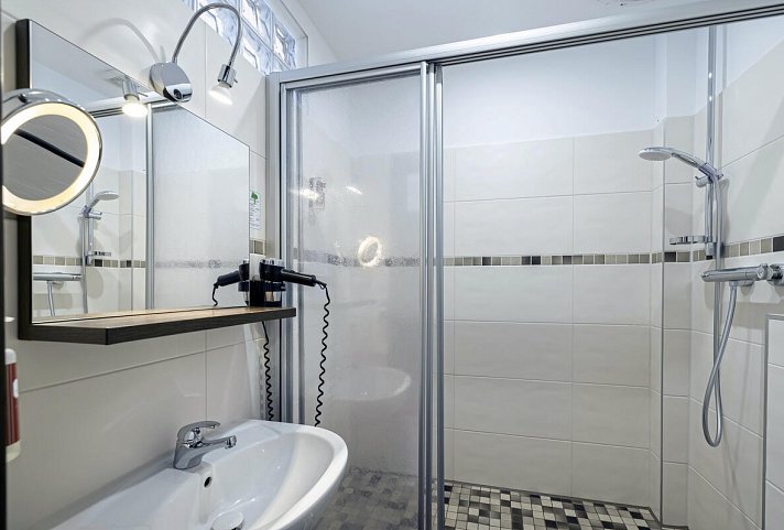 hotel home - Beispiel Bad Doppel-/Einzelzimmer (Zimmercodierungen DB1 & EB1)