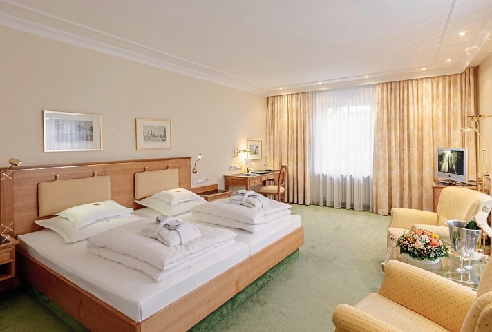 Hotel Bayerischer Hof - Wohnbeispiel Doppelzimmer Westflügel (Zimmercodierung DB1)