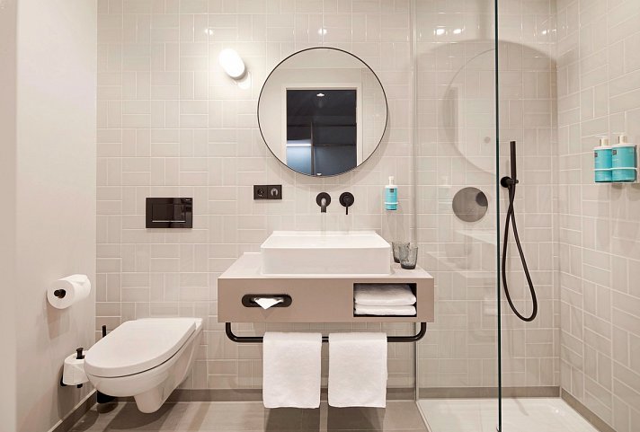 Novotel Hamburg Central Station - Beispiel Bad Doppelzimmer Standard (Zimmercodierung DB1)