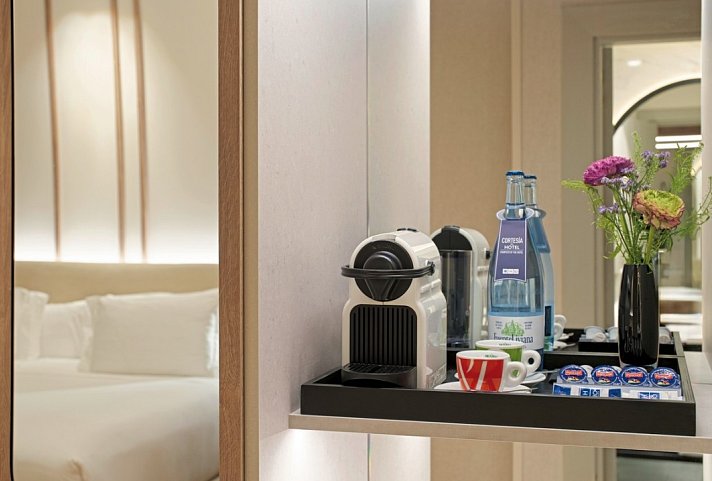 H10 Puerta de Alcalá - Wohnbeispiel Doppelzimmer Stadtblick (Zimmercodierung DS1)