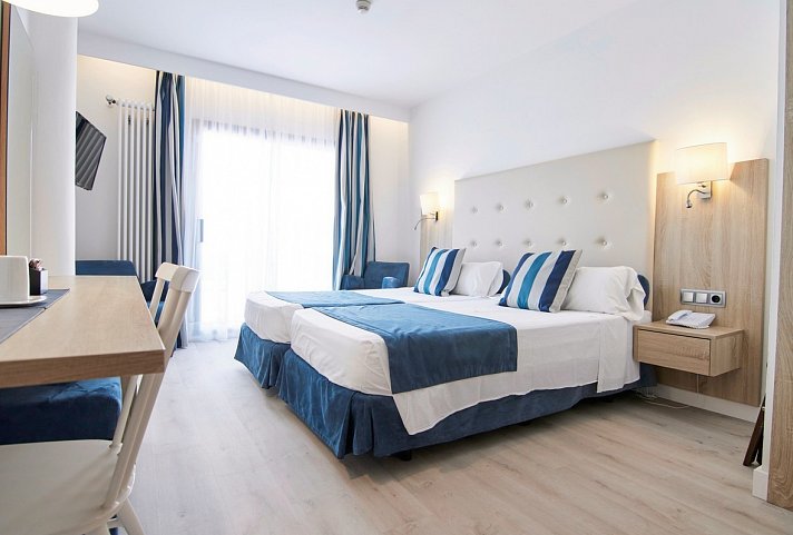 Los Geranios - Wohnbeispiel Doppelzimmer Komfort seitl. Meerblick (Zimmercodierung DBN)