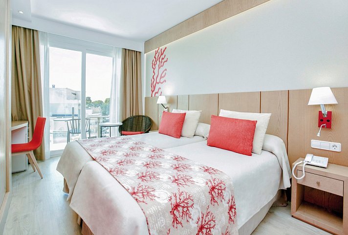 Universal Hotel Perla - Wohnbeispiel Doppelzimmer Bergblick (Zimmercodierung DBB)