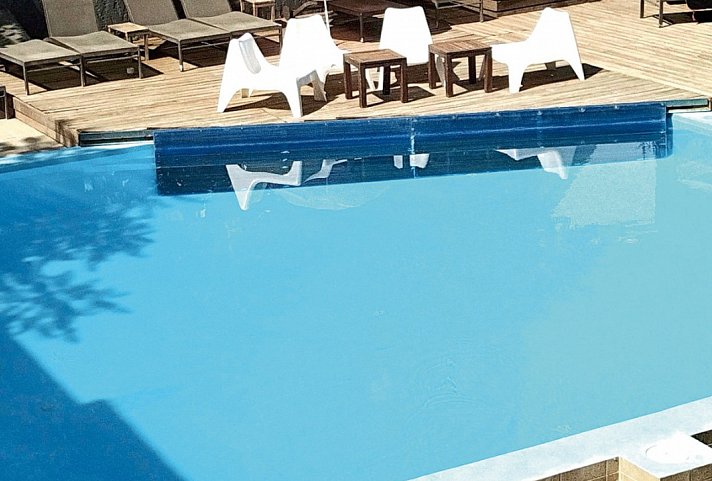 Amphitryon City Hotel