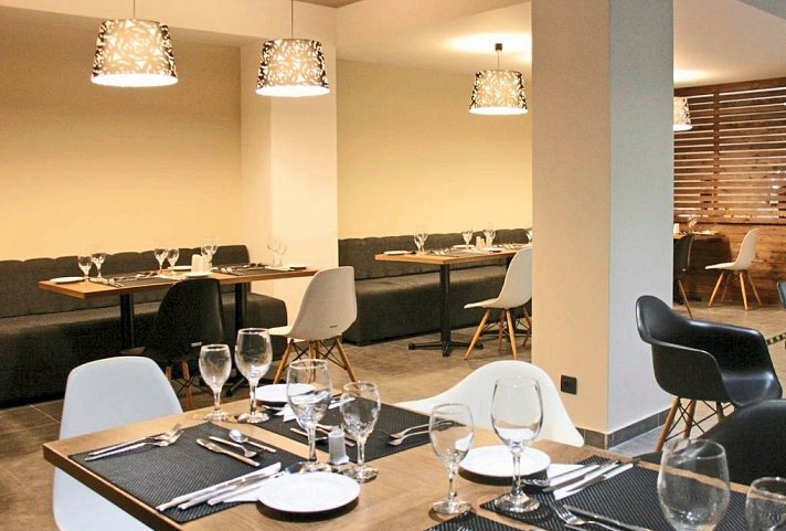 Amphitryon City Hotel