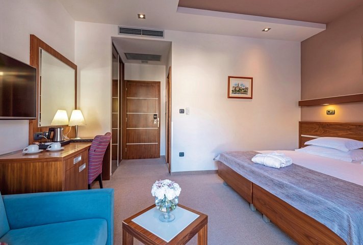 Plaza Omis - Wohnbeispiel Doppelzimmer Klassik (Zimmercodierungen DB1, DC1, EB1 & DE1)
