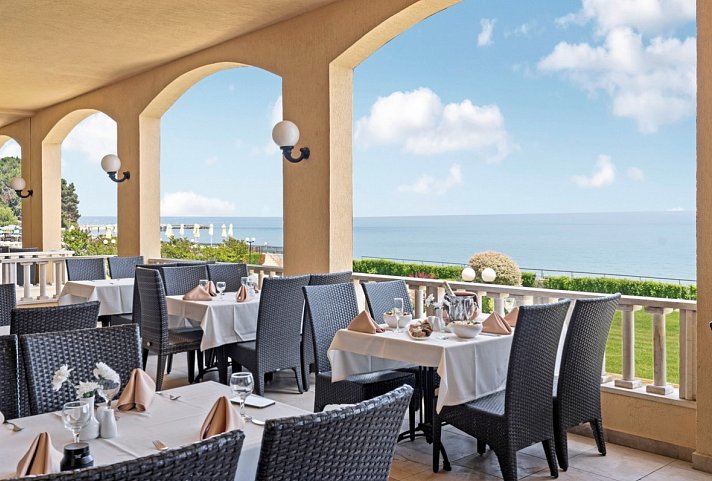 HVD Riviera Beach Hotel