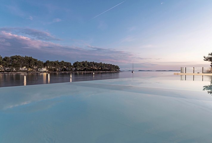 Crvena Luka Resort