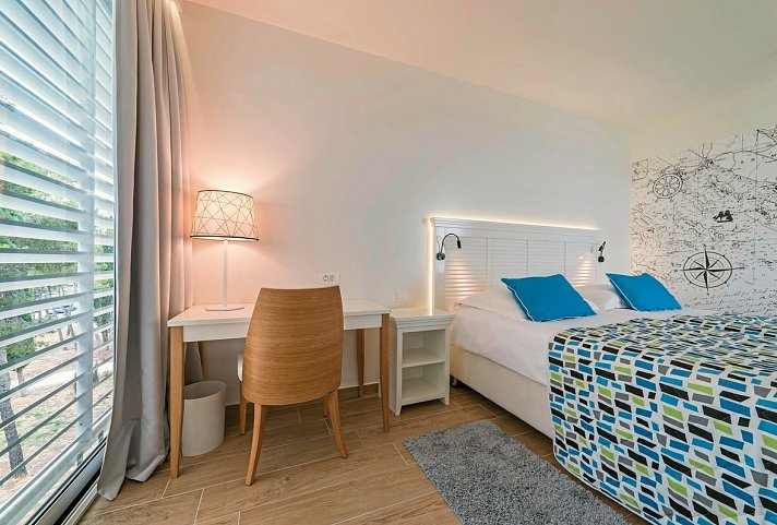 Amadria Park Beach Hotel Jure - Wohnbeispiel Doppelzimmer Innenhof oder Parkblick Balkon (Zimmercodierung DB2)