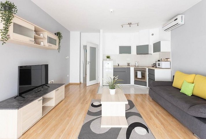 Corvin Plaza Apartments & Suites