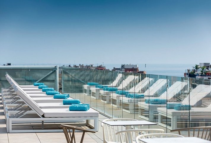 L’Azure Hotel