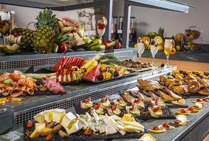 Petousis Hotel & Suites