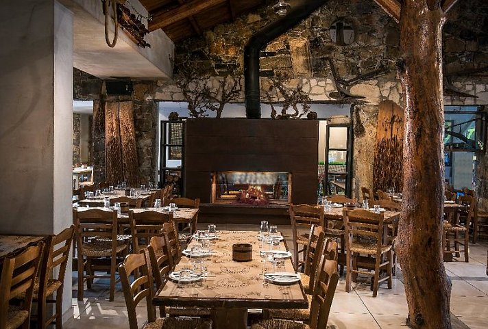 Petousis Hotel & Suites