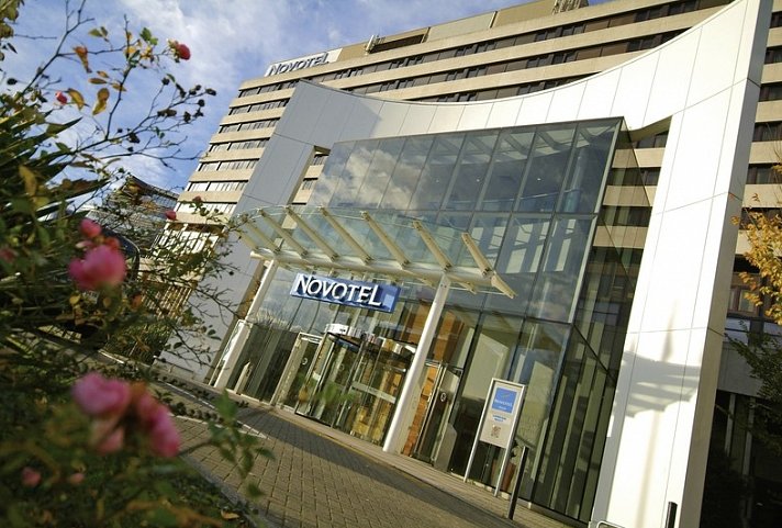 Novotel London West