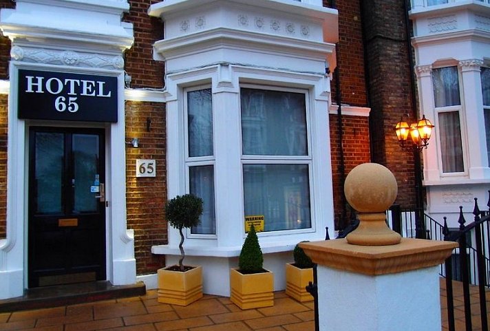Hotel 65