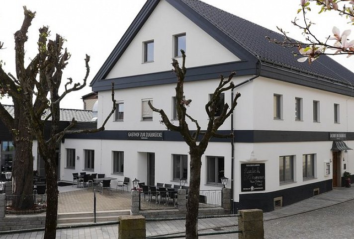 Zur Zugbrücke