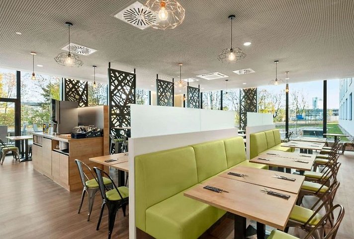Super 8 by Wyndham Munich City North