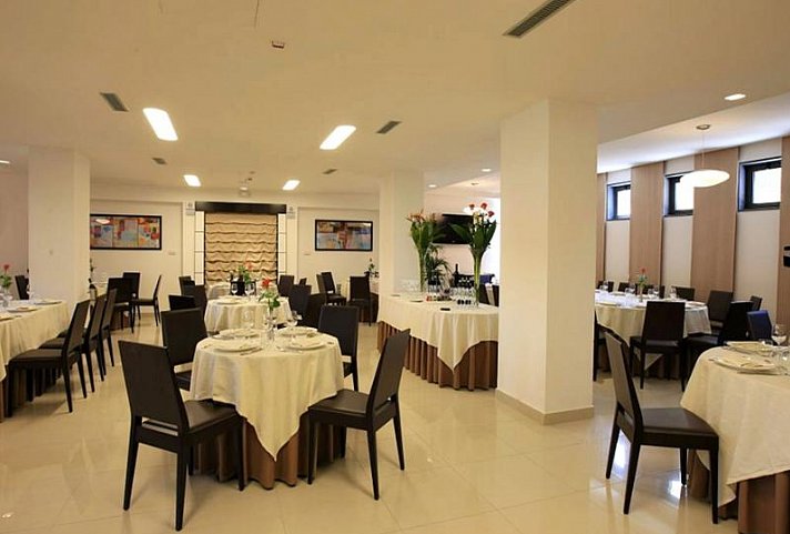 La Costiera Hotel