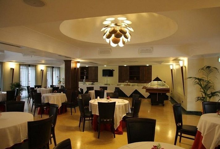Artemis Hotel