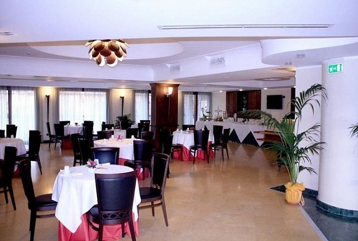 Artemis Hotel
