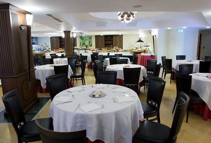 Artemis Hotel