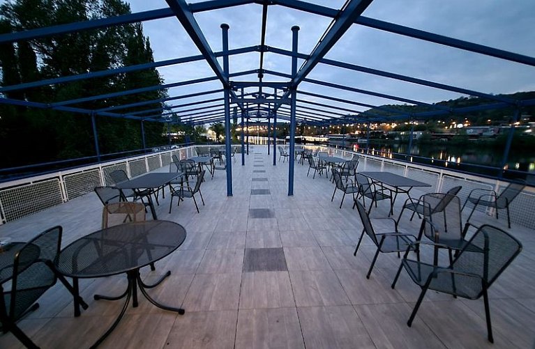 Botel Racek