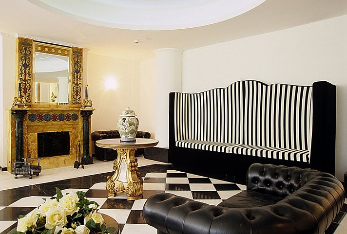 M Glamour Hotel