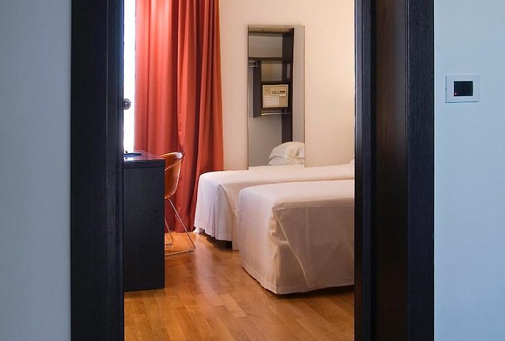 Card International Hotel