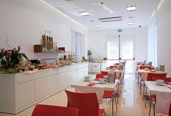 Card International Hotel