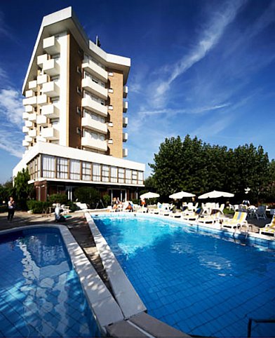 Alexandra Plaza Hotel