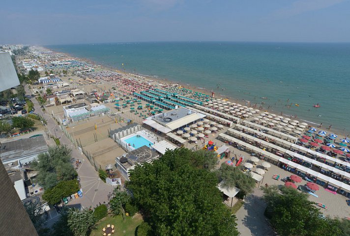 Alexandra Plaza Hotel