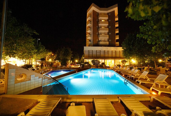 Alexandra Plaza Hotel