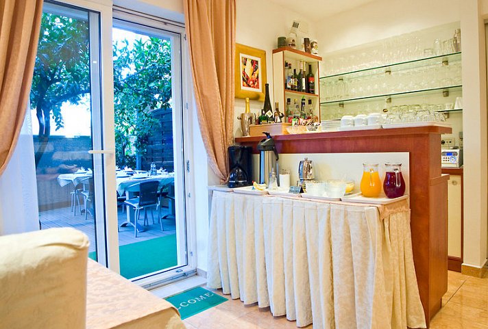 Villa Midea