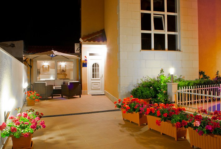 Villa Midea