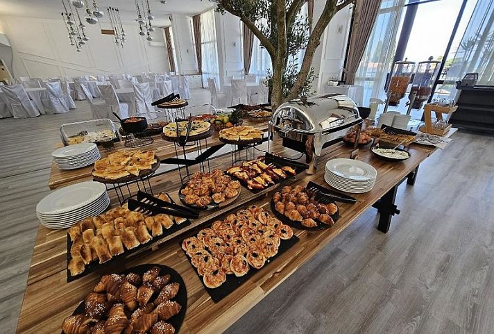 The New Mediteran - Villa Edition